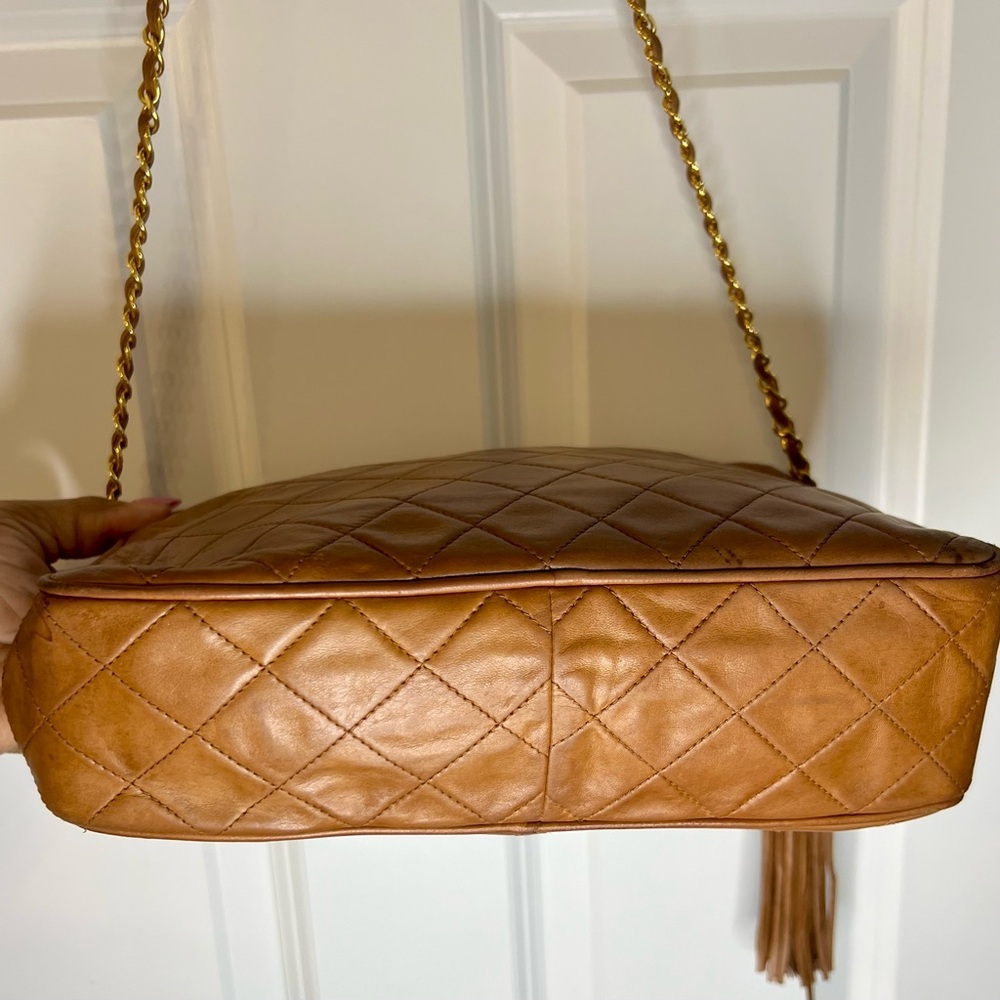 Vintage CHANEL CC Tassel Camera Bag in Tan Leather - GUC - Picture 6 of 14
